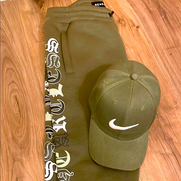Nike Olive Green Cap and Joggers
